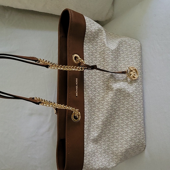COPY - Micheal Kors Large chain tote - Picture 1 of 5